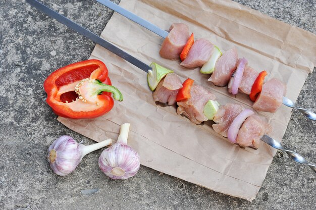 Kebab de pavo con pimiento rojo y calabacín