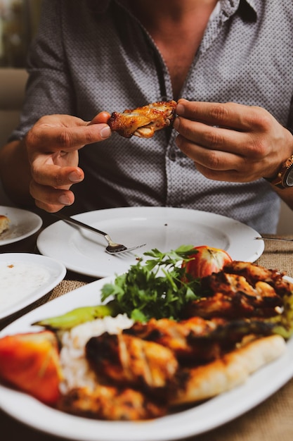 Foto kebab tradicional turco e árabe do ramadã