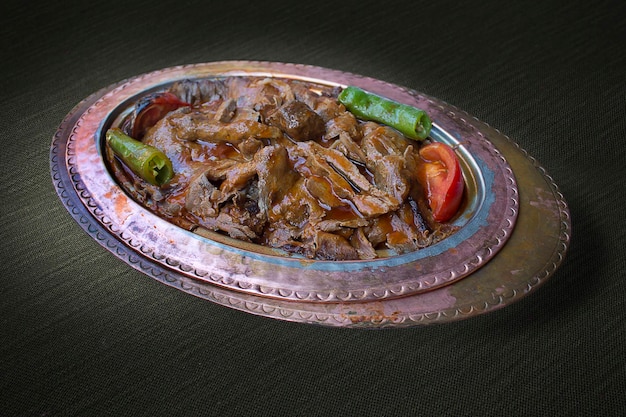 Kebab turco doner iskender na placa de cobre vintage