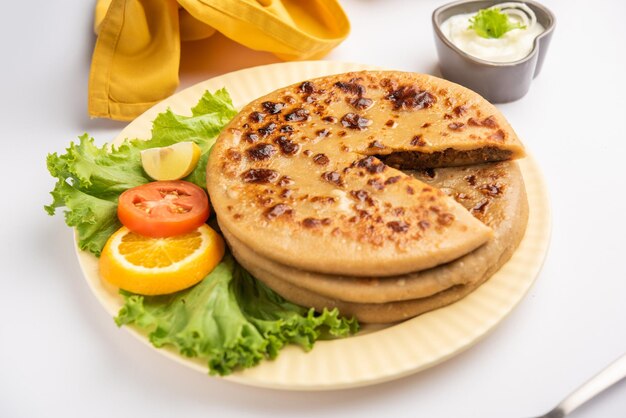 Keema Paratha Gefülltes Fladenbrot mit Hähnchen- oder Hammelhackfleisch