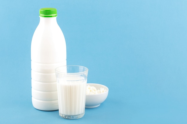 Kefir Hüttenkäse Glas und Plastikflasche