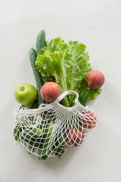 Kein Verlust. Netztasche mit Obst und Gemüse.