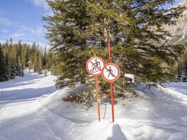 keine schneeschuhfahrer passieren dolomiten schneepanorama gadertal armentarola