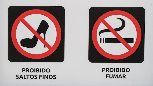 Keine Schuhe, kein Rauchschild