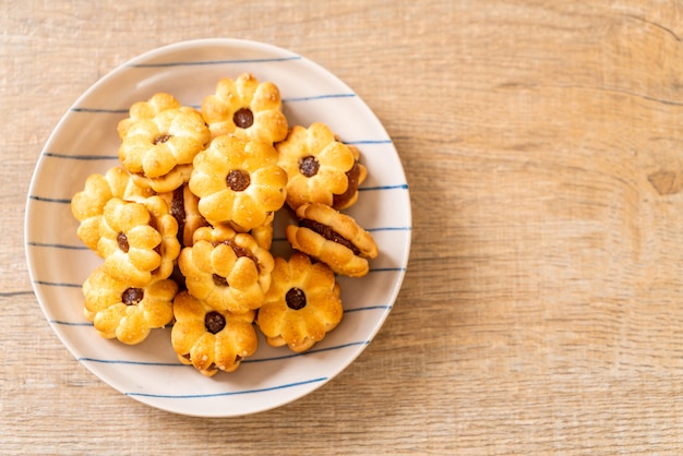 Keks mit Ananas-Marmelade