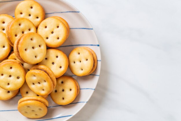 Keks mit Ananas-Marmelade