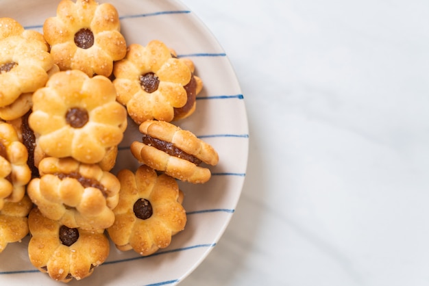 Keks mit Ananas-Marmelade