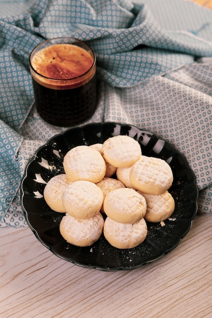 Kekse mit dunklen Schokoladenstückchen