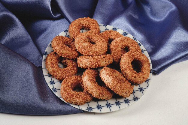 Kekse mit dunklen Schokoladenstückchen