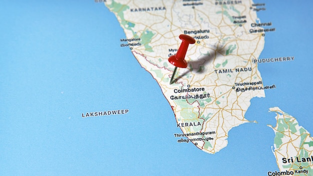 Kerala, índia, em um mapa que mostra um alfinete colorido