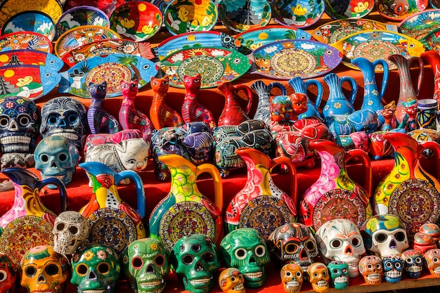 Keramische Andenken im lokalen mexikanischen Markt