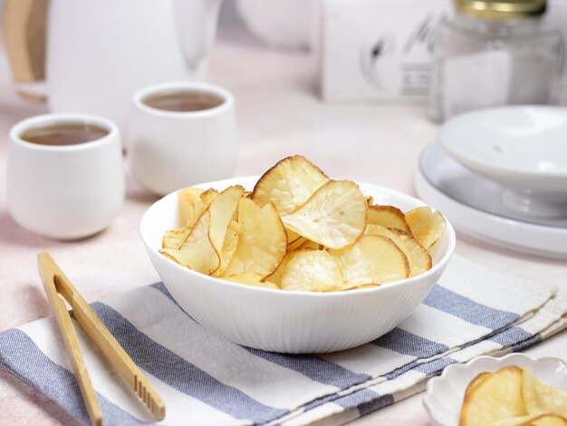 Foto keripik singkong chips de yuca o chips de tapioca es un bocadillo tradicional de java