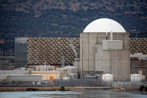 Foto kernkraftwerk in der mitte von spanien