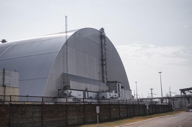 Kernkraftwerk Tschernobyl nach Atomreaktorexplosion Turm des vierten Kernreaktors