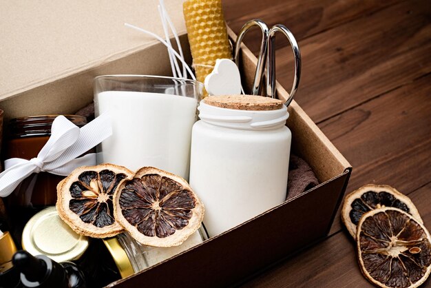 Kerzen-DIY-Geschenkbox mit Kerzenanhänger aus Sojawachs und ätherischem Öl zum Basteln von Kerzen