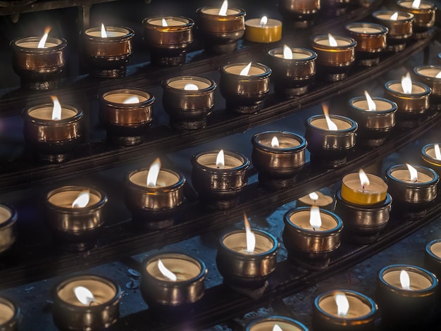 Foto kerzen in der kirche