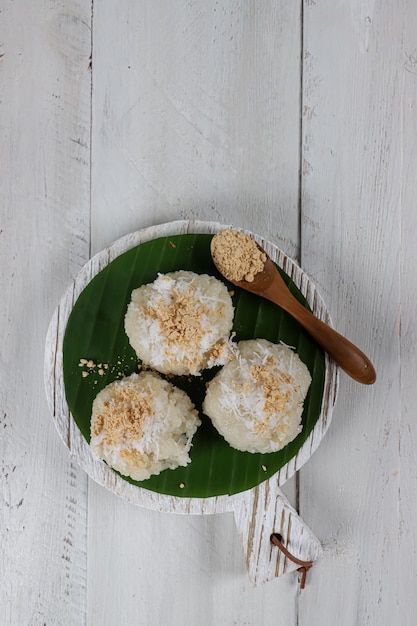 Foto ketan bubuk kedelai o arroz pegajoso al vapor con polvo de soja