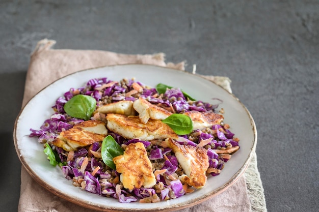 Ketofreundlicher Salat zur Befriedigung von Gelüsten