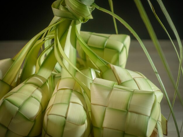 Ketupat Rice Dumpling On Black Background Ketupat é um prato típico da Indonésia em eid Mubarak