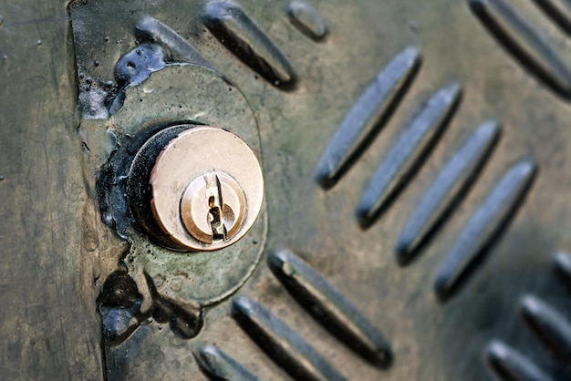 Keyhole closeup Cerradura de puerta en una puerta blanca Protección de la propiedad de seguridad del hogar