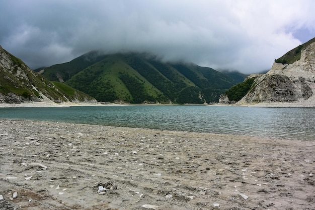 Kezenoyam-See im Kaukasus in Tschetschenien, Russland, Juni 2021