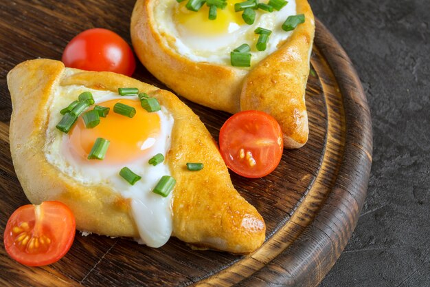 Khachapuri adzhariano con huevo