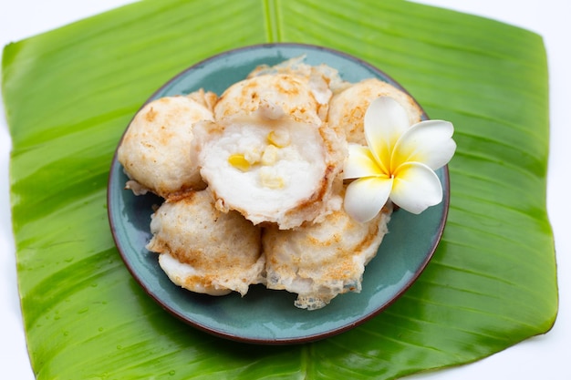 Khanom Krok Thailändisches Kokosmilch-Dessert Kokosreis-Pfannkuchen