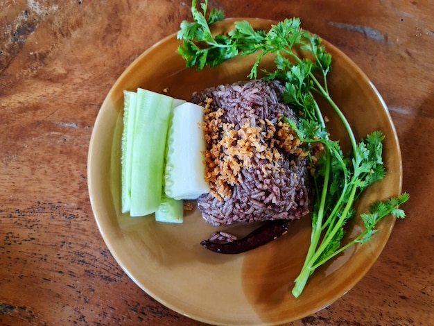 Khao kan jin é um prato tradicional tailandês do norte