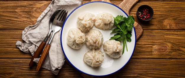 Khinkali traditionelles Gericht der georgischen kaukasischen Küche Knödel gefüllt mit Hackfleisch