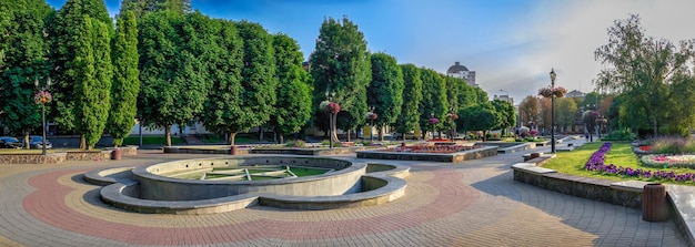 Khmelnitskyi Ucrania 12072021 Centro histórico de la ciudad de Khmelnitskyi en Ucrania en una soleada mañana de verano