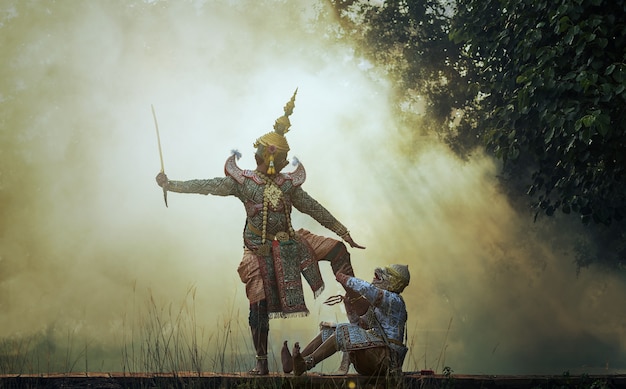 Foto khon é arte de drama de dança tradicional de tailandês clássico mascarado