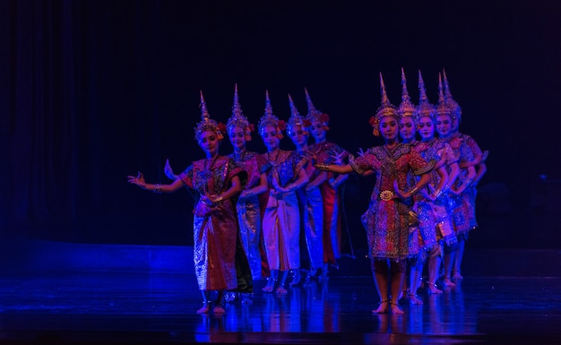 Khon é drama de dança da clássica tailandesa mascarada