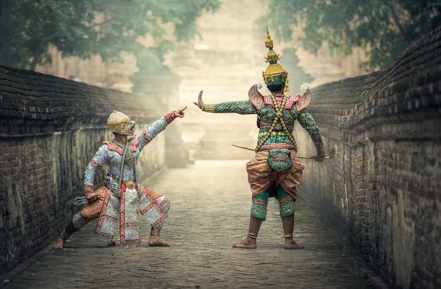 Khon es el arte de drama de danza tradicional del tailandés clásico enmascarado.