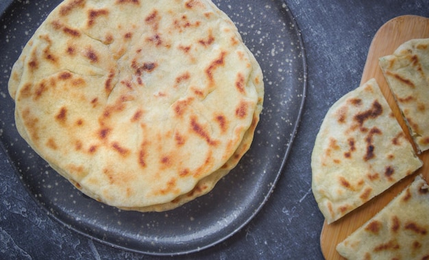 Khychin, tortilla, comida tradicional balkaria, espalda oscura