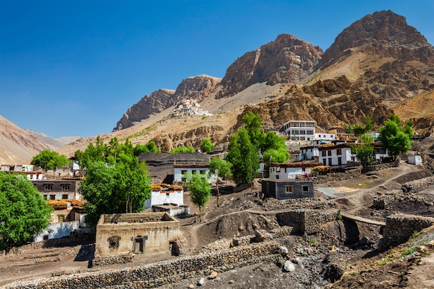 Ki pueblo y monasterio en Himalaya