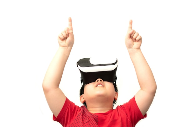 Kid child use vr video reality para ingresar al ciberespacio internet conectarse al metaverso