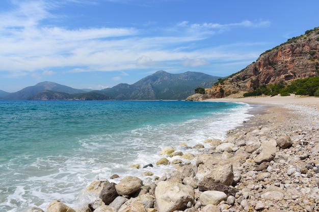 Foto kidrak beach cerca de oludeniz en turquía