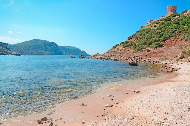 Kiesel und Sand in Porticciolo-Strand Sardinien