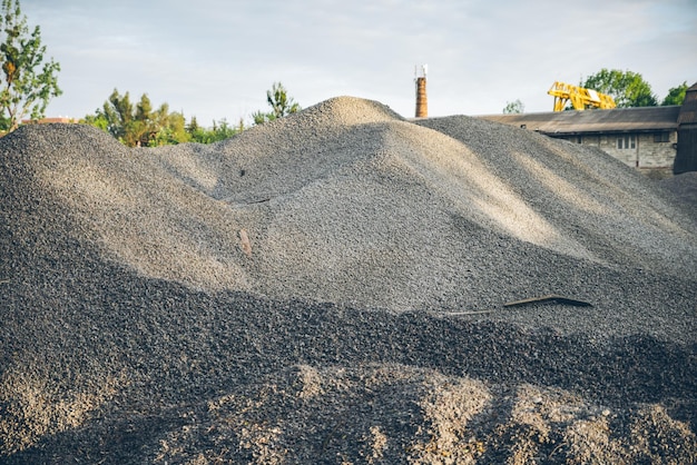 Kieshügel auf der Baustelle Schotter aus nächster Nähe