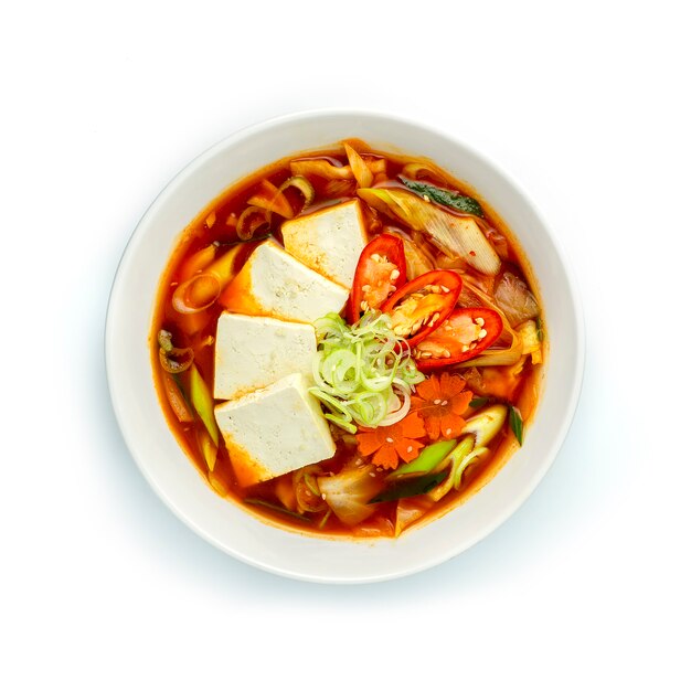 Kimchi Jjigae (Sopa de estofado de kimchi con tofu)