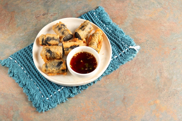 Kimmari o Gimmari, refrigerio frito coreano en tempura hecho de algas marinas (laver) rollo relleno