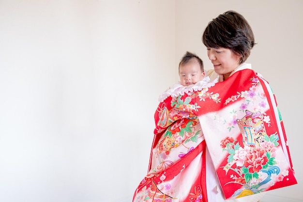 Kimono Frauen und Babys und Umstandsmode für Babys