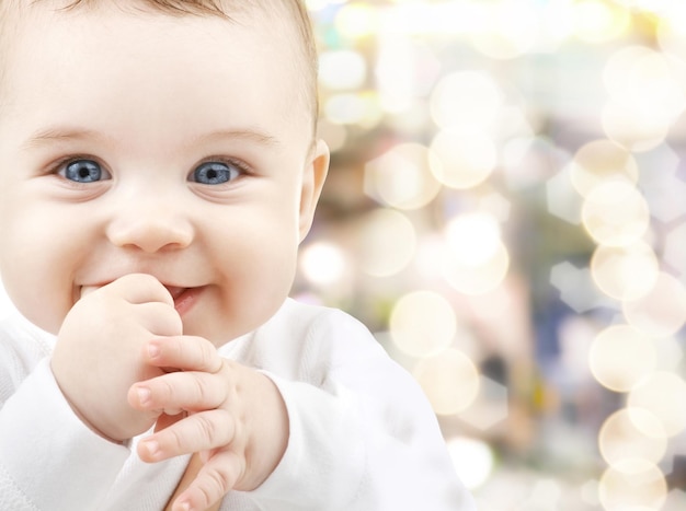 kind, glück und personenkonzept - entzückendes baby