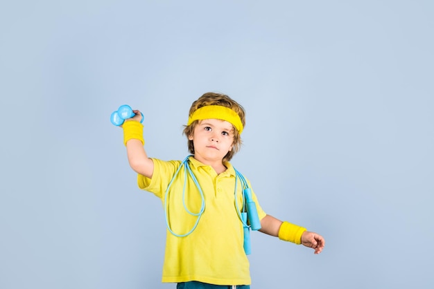 Kind Sportler Fitnesstraining Erfolg Kindheit Aktivität Fitness Gesundheit und Energie Sport Fitness Kind