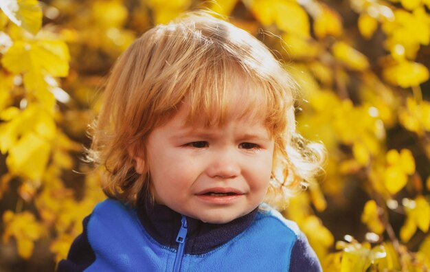 Kind weint Kinder Gesicht Porträt des kleinen Jungen Baby weinen