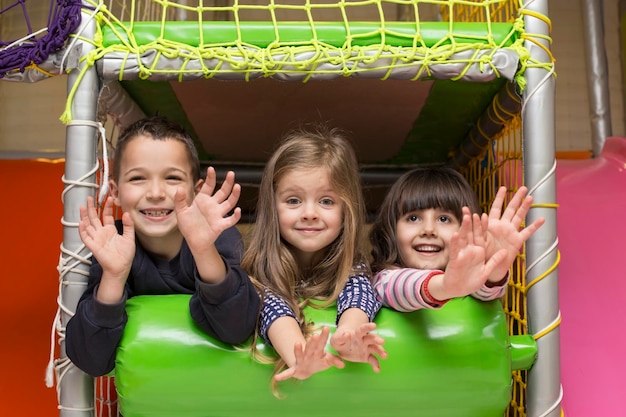 Kinder am Spielplatz