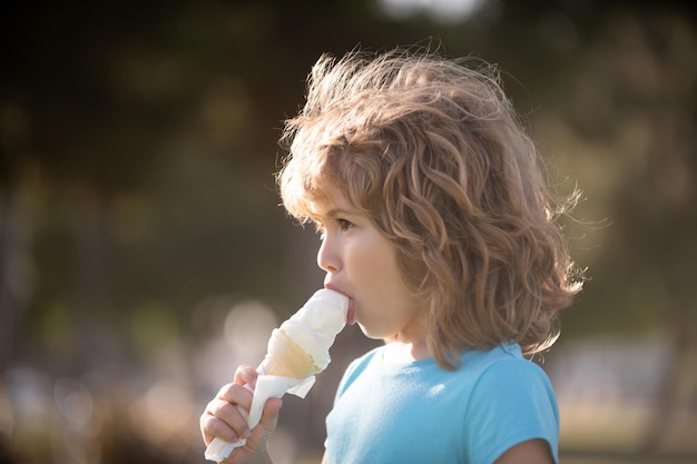 Kinder essen Eis Porträt süßes Kind