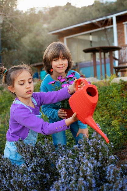 Foto kinder haben spaß im sommerlager