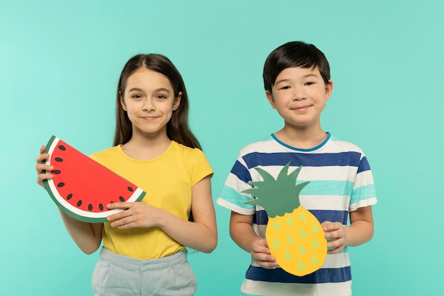 Kinder haben Spaß in einem Sommerstudio