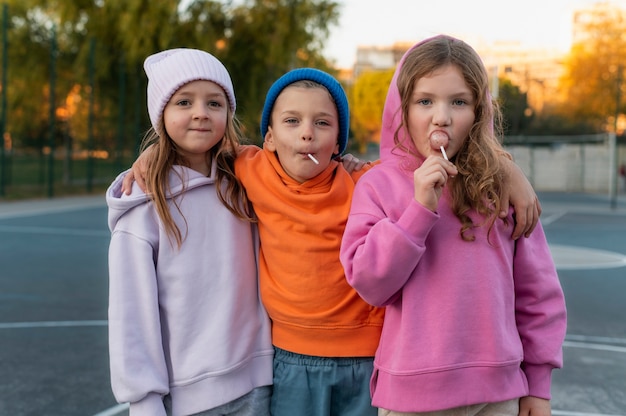 Foto kinder haben spaß zusammen